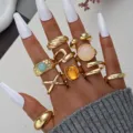 Set de anillos bohemios dorados apilables con diversas piedras de colores para mujer - Juego de Gemas Geométricas (6667101HB)
