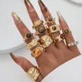 Set de 11 anillos dorados vintage bohemios con piedras de colores y diseños texturizados - Estilo Arrugado (6688401HB)