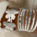 Bohemian Silber Stapelarmreif Set mit einem extravaganten Blumen-Manschettenarmband - 8-teiliges Set - Herzmuster (6567702HB) / Silber