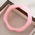 Brazalete de acrílico rosa retorcido con textura jaspeada para mujer - Estilo de Onda Retorcida (6824904)