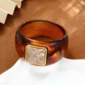Brazalete de resina ámbar con incrustación de mármol y borde dorado elegante - Estilo de Incrustación Cuadrada (6836701)