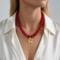 Collar estilo boho de cuentas rojas con colgante de flor dorada texturizada para mujer - Estilo de Colgante de Flor (6828701HB) / Rojo