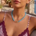 Collar bohemio de cuentas azul cielo con cierre ovalado dorado para playa - Gargantilla Estilo Mosquetón (6835102HB) / Azul cielo