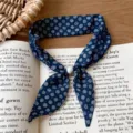 Kleines Blumenmuster (HN13636) / Blau