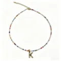 Collana di perline colorate con ciondolo lettera K dorata gioiello boho chic - Lettera K