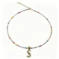 Collana di perline colorate fatta a mano bohémien con dettaglio ciondolo lettera S oro 18K. - Taglia S