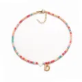 Bunte Perlenkette für Damen mit Herz-Anhänger und goldenem Buchstaben D Anhänger im Boho-Stil. - Buchstabe D
