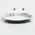 Personalisierbares Edelstahl ID Platten Perlenarmband mit weissen Natursteinperlen Herren. - Weiß/Schwarz