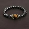 Herren Armband aus Tigerauge Perlen und schwarzem Hämatit mit antiker goldener Krone Charm. - Hämatit Tigerauge - Antike Goldene Krone (NB191122)