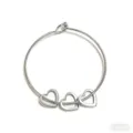Edles Edelstahl Armreif mit drei Herzen Anhänger für Damen Modeschmuck Geschenk - 3 Herzanhänger / Stahlfarben