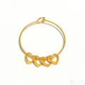 Goldfarbenes Edelstahl Offener Armreif Armband mit fünf hübschen Herzanhängern für Damen. - 4 Herzanhänger / Gold