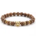Bracciale uomo perline di legno 8mm con ciondolo testa di leopardo dorata e distanziatori strass. - Venatura del Legno Oro