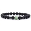 Mat zwarte vulkanische steen en groene kralen yoga energie armband, stijlvol accessoire. - Zwarte Matte Steen en Amazoniet