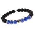 Perlenarmband mit schwarzen matten und blauen Jaspisperlen mit Sternzeichen-Charm. - Krebs