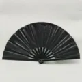 Nahaufnahme eines schwarzen Kung-Fu-Fächers mit glitzernder, funkelnder Oberfläche - Schwarz