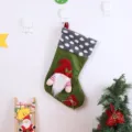 Großer Weihnachtssocke Hängedekoration mit süßem Wichtel Design für festliche Geschenke. - Gnom grüne Socke