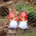 Pinces à cheveux renne de Noël avec pompons en peluche, ruban rouge et bois pailletés pour filles. - Clips de Bois Petit Chaperon Rouge / Rouge