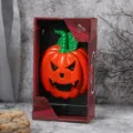Detalle de timbre calabaza Halloween, accesorio de sonido terrorífico en su caja. - Timbre de calabaza naranja