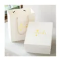 Ensemble de coffret cadeau blanc elegant avec impression dores pour emballage festif. - Boîte cadeau blanche avec sac