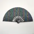 8 inch reflecterende vouwaaier met zwarte bamboe ribben en kleurrijke rasterstof bekleding - IJsbreuk Reflecterend