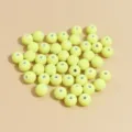 Vista macro de cuentas redondas de arcilla polimérica amarillo pálido de 8 mm para artesanía - 8mm (1800 Piezas) / Amarillo