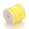 Detalle de cordón de gamuza sintética amarilla de 5 m en carrete de plástico blanco - 5M / Amarillo