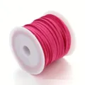 Vista detallada de un rollo de 5m de cordón de ante rosa para creación de joyas DIY. - 5M / Rosa rojo