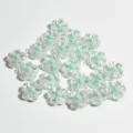 Cuentas de flores acrílicas transparentes de 12mm con centro verde claro para joyas - 12mm (500g/Paquete Aprox 900 Piezas) / Cian