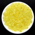 Close-up of 8mm yellow acrylic crackle beads for DIY jewelry making and crafting. - 500g (约880颗) / Yellow / 10mm