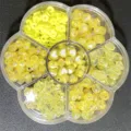 Set de 7 compartimentos de cuentas DIY 6-8mm amarillas de corazón y estrella en caja - 500 Piezas/Paquete / Amarillo