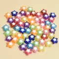 Primer plano detallado de cuentas acrílicas de estrella de 8mm para manualidades - Juego de 50 piezas / Multicolor