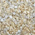 Surtido de cuentas acrílicas blancas y crema en forma de flores y estrellas para DIY - Paquete de 500g / Blanco Roto