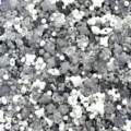 Cuentas de acrílico de 3-10 mm en gris y blanco para hacer joyas DIY y cadenas de móvil. - Gris