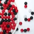 Mezcla de perlas de imitación acrílicas redondas rojas negras y blancas para DIY joyas. - 4mm/500g / Negro Blanco Rojo
