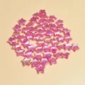 Vista detallada de cuentas acrílicas de estrella rosa AB de 10mm para manualidades DIY. - 10mm (2300 Piezas/Paquete) / Rosa rojo
