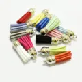 Detaillierte Ansicht von bunten Wildleder-Quasten für DIY-Schmuck und Bastelarbeiten - 10 Stück/Packung (3*1cm) / Mehrfarbig Mit Silberkappe