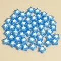 Primer plano detallado de cuentas de acrílico de estrella azul de 8 mm para manualidades - Azul