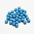Primer plano de cuentas acrílicas azules de 8mm con cruces plateadas para bisutería creativa. - 8mm (500g/Aprox. 1800 Pcs) / Azul con Cruz Plateada