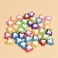 Vista detallada de cuentas de mariposa de colores de 10mm para diseño de joyas DIY - Juego de 50 piezas / Multicolor