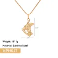 Gros plan d'un pendentif patin à glace en acier inoxydable doré avec détails de poids et de taille - Pendentif Patin à Roulettes Seul (Sans Chaîne) (HPH037) / Or