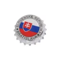 Dettaglio della bandiera slovacca e del testo Bratislava sul magnete del tappo - Slovacchia