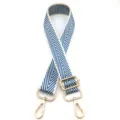 Correa ajustable para bolso con patrón de chevron azul y blanco y herrajes - Azul lago