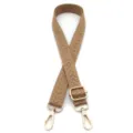 Detailansicht eines 2,5 cm verstellbaren gewebten Schultergurts mit goldfarbenen Metallschnallen - Dunkles Khaki-Kamellbraun