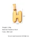 Ciondolo lettera H in acciaio inossidabile placcato oro 18K con dimensioni e peso - Lettera H