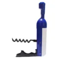 Detalle del sacacorchos magnético azul con forma de botella de vino para nevera - Azul