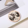 Elegante imán de metal para nevera en oro rosa con pintura a la tinta de Suzhou - Estilo Chino Jardín de Tinta (Estilo 1)