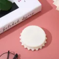 Imán de nevera creativo con forma de tapón blanco y abrebotellas magnético integrado - Blanco