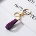 Λαμπερό μωβ μπρελόκ με στρας και χρυσό μεταλλικό κλείσιμο με κούμπωμα καραμπίνερ - Μωβ