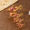 Ensemble de quatre lampes d'Aladdin de tailles variées avec motifs dorés et émail violet - Petit (9cm) / Violet