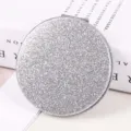 Elegante draagbare ronde make-upspiegel met een glanzende zilveren glitter afwerking - Zilver